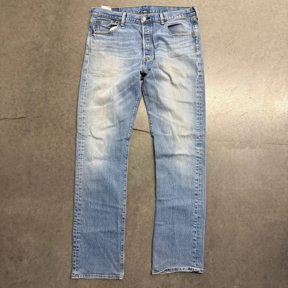 Levis 501 Original Fit Jeans Mens 34x34 Light Wash Blue Straight Leg 00501-2333